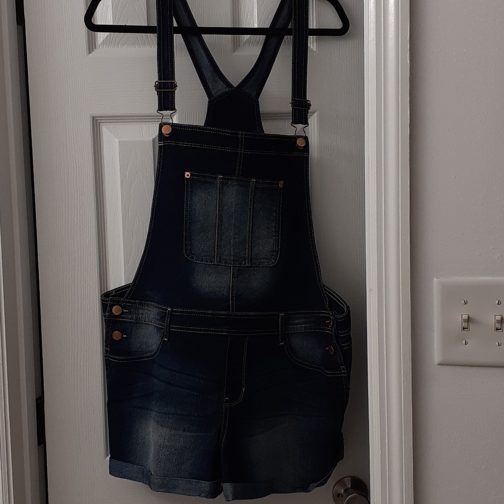 Overall shorts